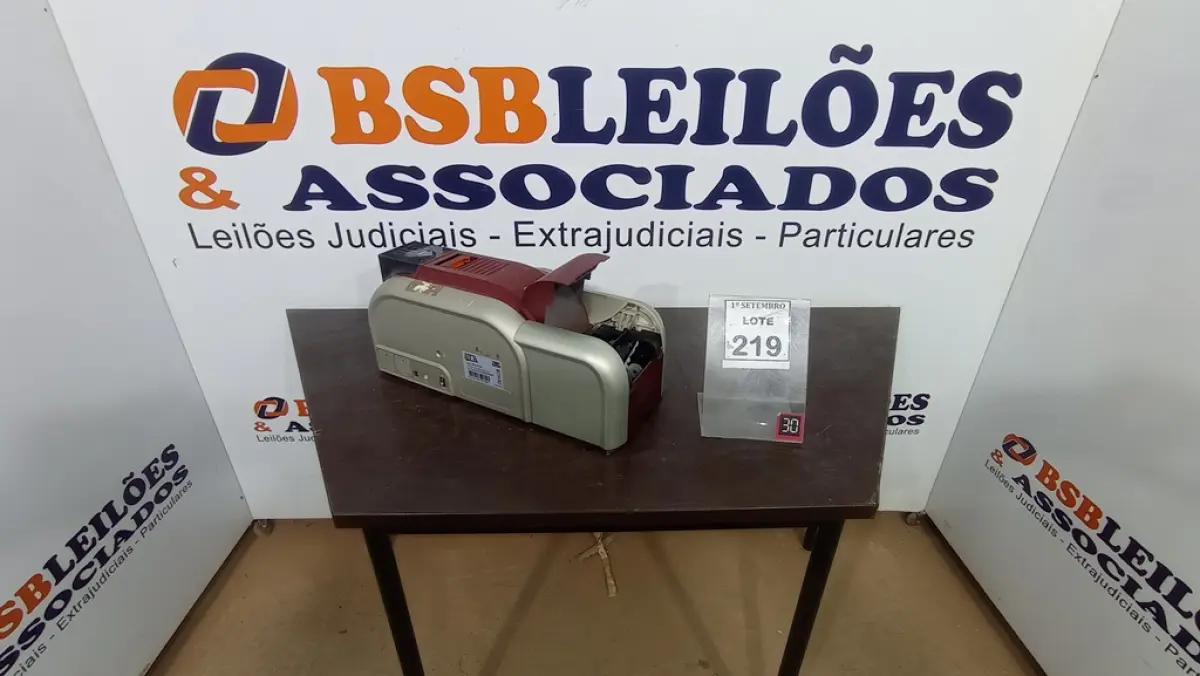 01 IMPRESSORA DE CRACHÁ. (NO ESTADO) ATENÇÃO! FAZER A VISITAÇÃO ANTES DE ARREMATAR, NÃO SABEMOS SE FUNCIONA, LEILÃO NÃO TEM GARANTIA E NEM DEVOLUÇÃO, SUJEITO A POSSÍVEIS AVARIAS VISÍVEIS/OCULTAS E/OU AUSÊNCIA DE COMPONENTES.