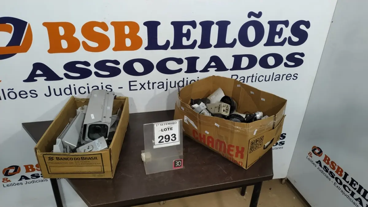 01 LOTE COM GRANDE QUANTIDADE DE CÂMERAS DE MONITORAMENTO E ACESSÓRIOS DE MARCAS E MODELOS DIVERSOS. (NO ESTADO) ATENÇÃO! FAZER A VISITAÇÃO ANTES DE ARREMATAR, NÃO SABEMOS SE FUNCIONA, LEILÃO NÃO TEM GARANTIA E NEM DEVOLUÇÃO, SUJEITO A POSSÍVEIS AVARIAS VISÍVEIS/OCULTAS E/OU AUSÊNCIA DE COMPONENTES.