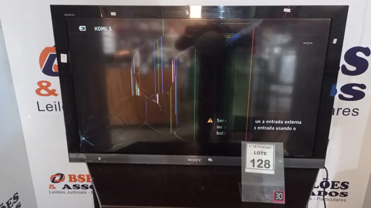 01 TV LCD 46’’ MARCA SONY. (NO ESTADO) ATENÇÃO! FAZER A VISITAÇÃO ANTES DE ARREMATAR, NÃO SABEMOS SE FUNCIONA, LEILÃO NÃO TEM GARANTIA E NEM DEVOLUÇÃO, SUJEITO A POSSÍVEIS AVARIAS VISÍVEIS/OCULTAS E/OU AUSÊNCIA DE COMPONENTES.