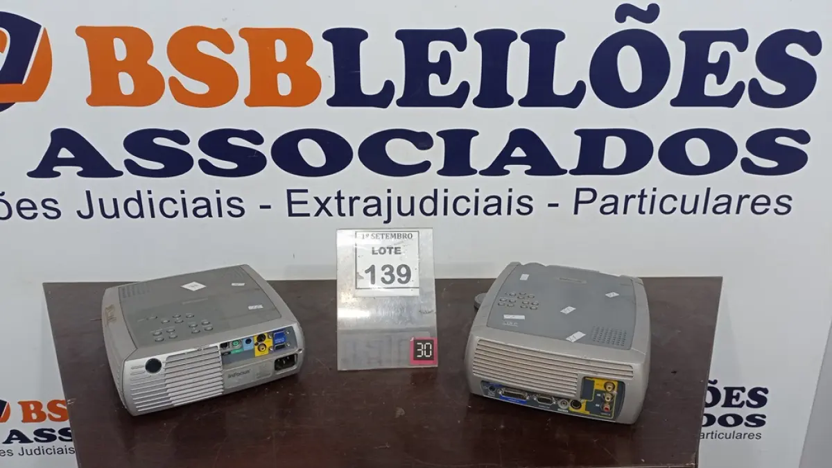 02 PROJETORES MARCA INFOCUS. (NO ESTADO) ATENÇÃO! FAZER A VISITAÇÃO ANTES DE ARREMATAR, NÃO SABEMOS SE FUNCIONA, LEILÃO NÃO TEM GARANTIA E NEM DEVOLUÇÃO, SUJEITO A POSSÍVEIS AVARIAS VISÍVEIS/OCULTAS E/OU AUSÊNCIA DE COMPONENTES.