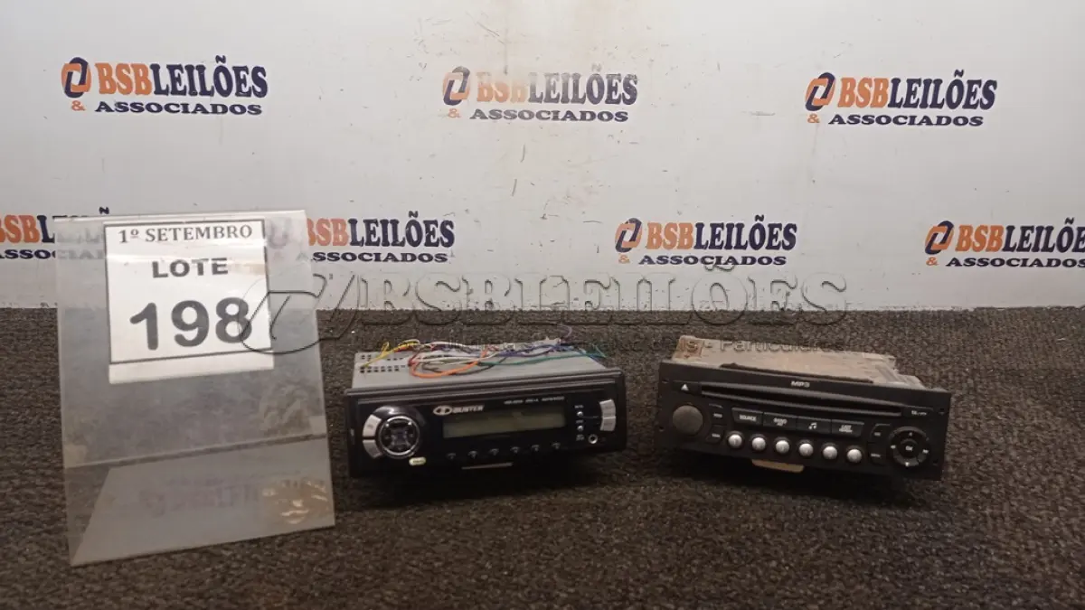 LOTE 198 - 02 APARELHOS DE SOM AUTOMOTIVO. (NO ESTADO) ATENÇÃO! FAZER A VISITAÇÃO ANTES DE ARREMATAR, NÃO SABEMOS SE FUNCIONA, LEILÃO NÃO TEM GARANTIA E NEM DEVOLUÇÃO, SUJEITO A POSSÍVEIS AVARIAS VISÍVEIS/OCULTAS E/OU AUSÊNCIA DE COMPONENTES