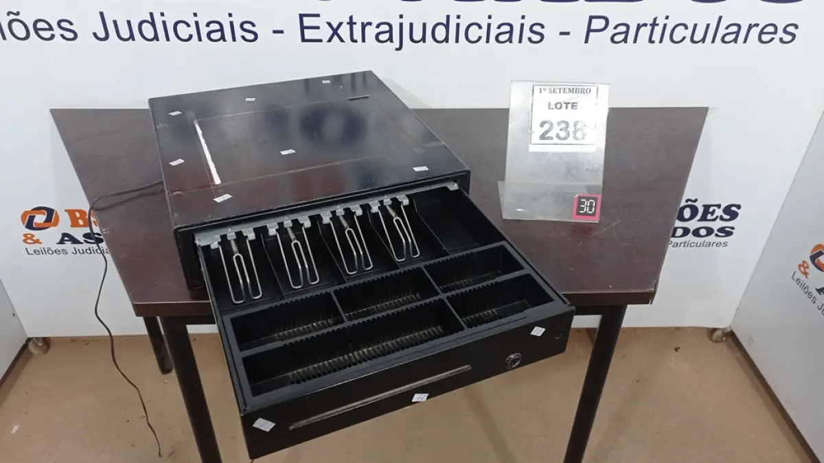 01 GAVETA DE DINHEIRO. (NO ESTADO) ATENÇÃO! FAZER A VISITAÇÃO ANTES DE ARREMATAR, NÃO SABEMOS SE FUNCIONA, LEILÃO NÃO TEM GARANTIA E NEM DEVOLUÇÃO, SUJEITO A POSSÍVEIS AVARIAS VISÍVEIS/OCULTAS E/OU AUSÊNCIA DE COMPONENTES.