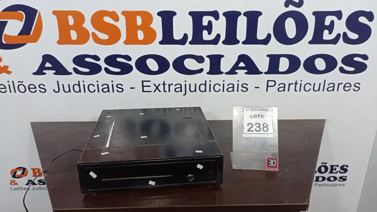 01 GAVETA DE DINHEIRO. (NO ESTADO) ATENÇÃO! FAZER A VISITAÇÃO ANTES DE ARREMATAR, NÃO SABEMOS SE FUNCIONA, LEILÃO NÃO TEM GARANTIA E NEM DEVOLUÇÃO, SUJEITO A POSSÍVEIS AVARIAS VISÍVEIS/OCULTAS E/OU AUSÊNCIA DE COMPONENTES.