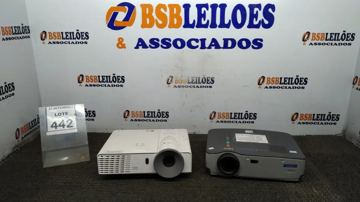01 PROJETOR MARCA EPSON E 01 PROJETOR MARCA LG. (NO ESTADO) ATENÇÃO! FAZER A VISITAÇÃO ANTES DE ARREMATAR, NÃO SABEMOS SE FUNCIONA, LEILÃO NÃO TEM GARANTIA E NEM DEVOLUÇÃO, SUJEITO A POSSÍVEIS AVARIAS VISÍVEIS/OCULTAS E/OU AUSÊNCIA DE COMPONENTES.