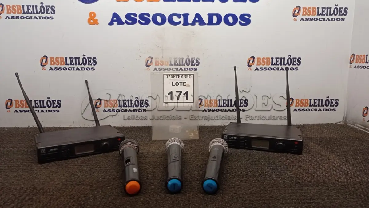 LOTE 171 - 02 RECEPTORES DE MICROFONE SEM FIO E 03 MICROFONES. (NO ESTADO) ATENÇÃO! FAZER A VISITAÇÃO ANTES DE ARREMATAR, NÃO SABEMOS SE FUNCIONA, LEILÃO NÃO TEM GARANTIA E NEM DEVOLUÇÃO, SUJEITO A POSSÍVEIS AVARIAS VISÍVEIS/OCULTAS E/OU AUSÊNCIA DE COMPONENTES