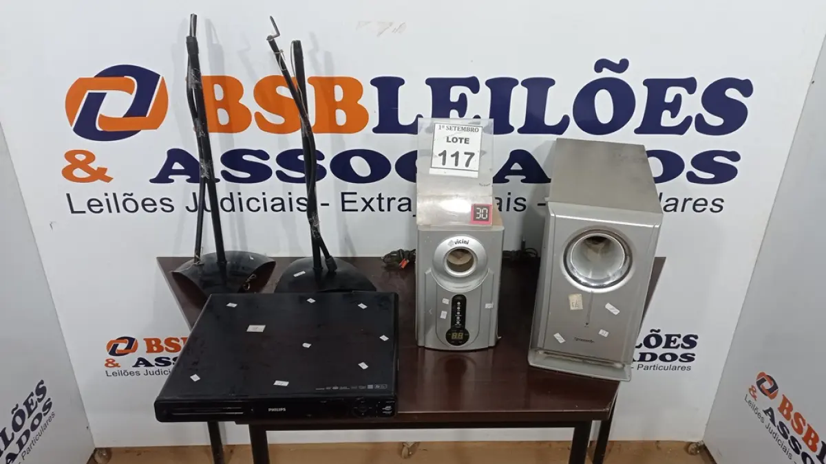 01 DVD HOME THEATER MACA PHILIPS, 02 CAIXAS DE SOM MARCAS DIVERSAS E 02 SUPORTES PAR CAIXAS DE SOM. (NO ESTADO) ATENÇÃO! FAZER A VISITAÇÃO ANTES DE ARREMATAR, NÃO SABEMOS SE FUNCIONA, LEILÃO NÃO TEM GARANTIA E NEM DEVOLUÇÃO, SUJEITO A POSSÍVEIS AVARIAS VISÍVEIS/OCULTAS E/OU AUSÊNCIA DE COMPONENTES.