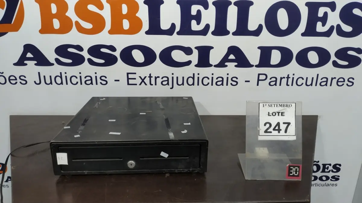 01 GAVETA DE DINHEIRO. (NO ESTADO) ATENÇÃO! FAZER A VISITAÇÃO ANTES DE ARREMATAR, NÃO SABEMOS SE FUNCIONA, LEILÃO NÃO TEM GARANTIA E NEM DEVOLUÇÃO, SUJEITO A POSSÍVEIS AVARIAS VISÍVEIS/OCULTAS E/OU AUSÊNCIA DE COMPONENTES.