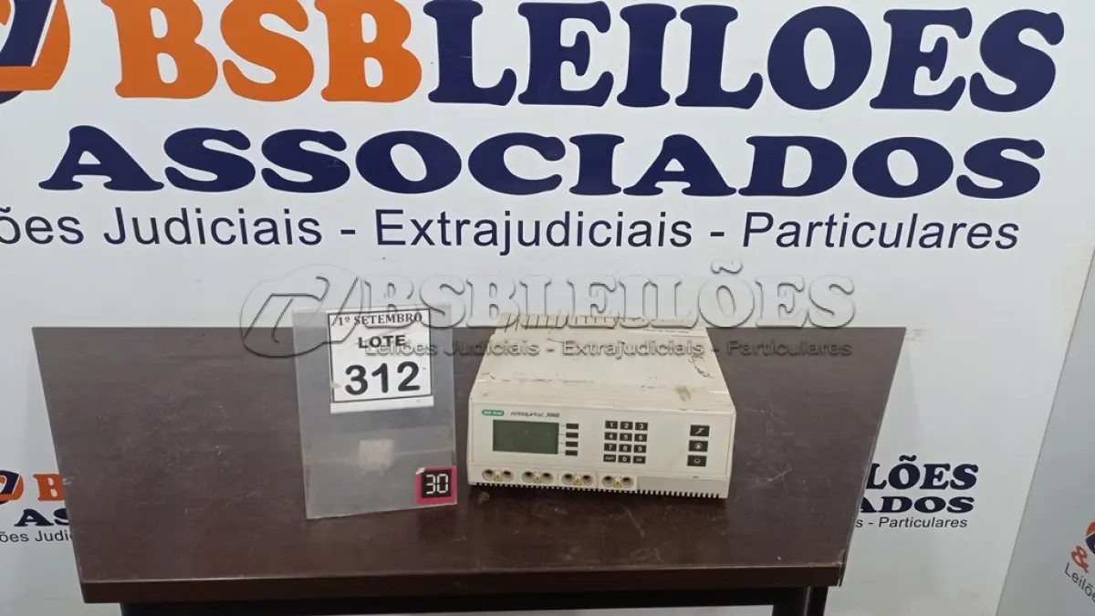 LOTE 312 - 01 APARELHO DE ELETROFORESE BIO RAD POWER PAC 3000. (NO ESTADO) ATENÇÃO! FAZER A VISITAÇÃO ANTES DE ARREMATAR, NÃO SABEMOS SE FUNCIONA, LEILÃO NÃO TEM GARANTIA E NEM DEVOLUÇÃO, SUJEITO A POSSÍVEIS AVARIAS VISÍVEIS/OCULTAS E/OU AUSÊNCIA DE COMPONENTES.