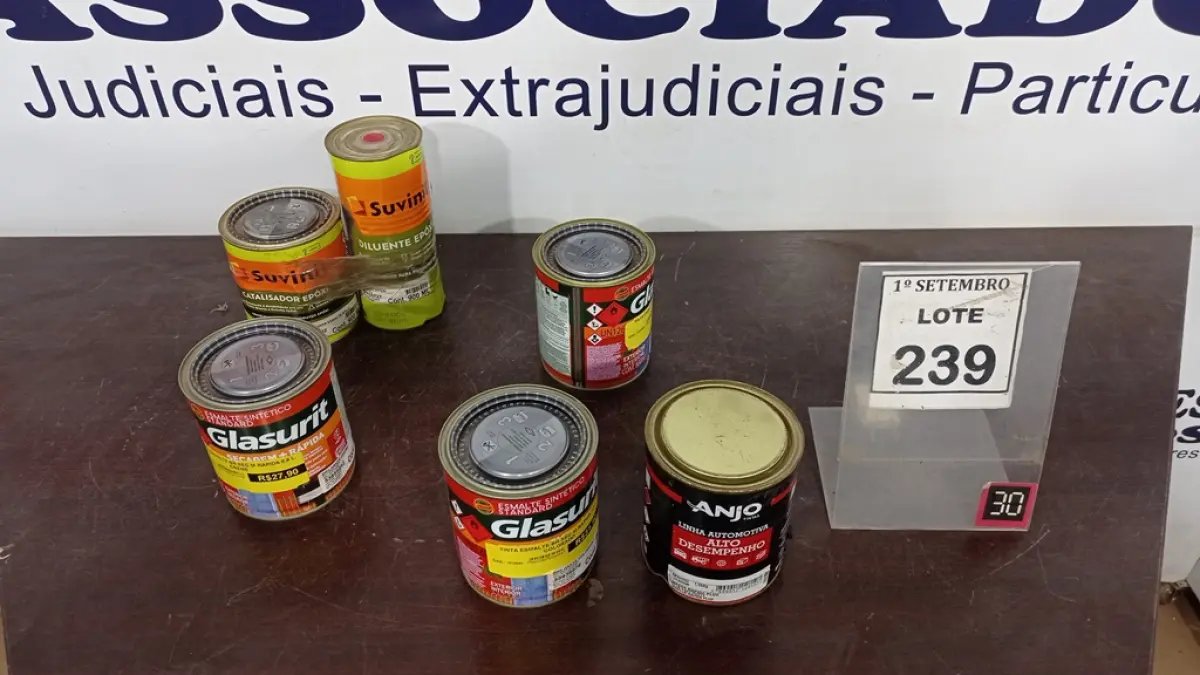 04 LATAS DE ESMALTE SINTÉTICO DE 900ML CORES VARIADAS MARCA GLASURIT, 01 CATALIZADOR EPÓXI E 01 DILUENTE EPÓXI. (NO ESTADO) ATENÇÃO! FAZER A VISITAÇÃO ANTES DE ARREMATAR, NÃO SABEMOS SE FUNCIONA, LEILÃO NÃO TEM GARANTIA E NEM DEVOLUÇÃO, SUJEITO A POSSÍVEIS AVARIAS VISÍVEIS/OCULTAS E/OU AUSÊNCIA DE COMPONENTES.