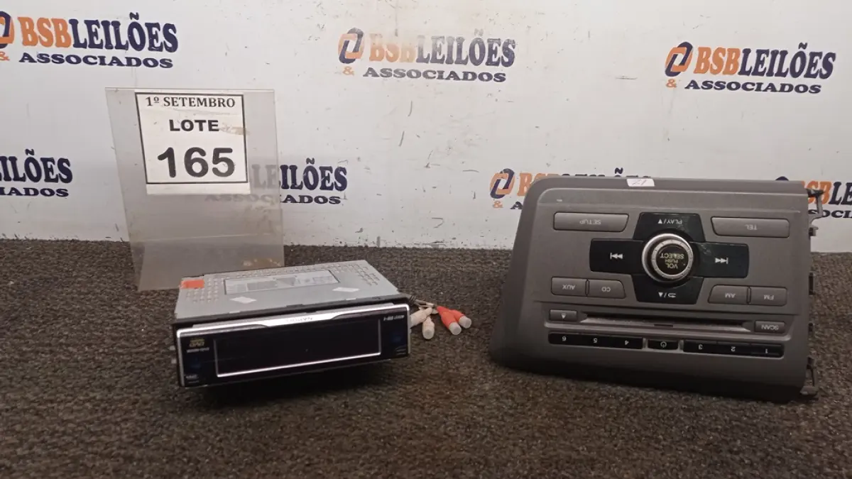 02 APARELHOS DE SOM AUTOMOTIVOS. (NO ESTADO) ATENÇÃO! FAZER A VISITAÇÃO ANTES DE ARREMATAR, NÃO SABEMOS SE FUNCIONA, LEILÃO NÃO TEM GARANTIA E NEM DEVOLUÇÃO, SUJEITO A POSSÍVEIS AVARIAS VISÍVEIS/OCULTAS E/OU AUSÊNCIA DE COMPONENTES