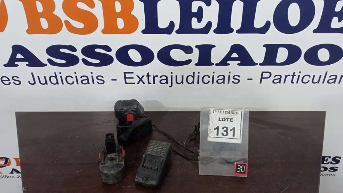 02 BATERIAS DE PARAFUSADEIRA E 02 CARREGADORES. (NO ESTADO) ATENÇÃO! FAZER A VISITAÇÃO ANTES DE ARREMATAR, NÃO SABEMOS SE FUNCIONA, LEILÃO NÃO TEM GARANTIA E NEM DEVOLUÇÃO, SUJEITO A POSSÍVEIS AVARIAS VISÍVEIS/OCULTAS E/OU AUSÊNCIA DE COMPONENTES.