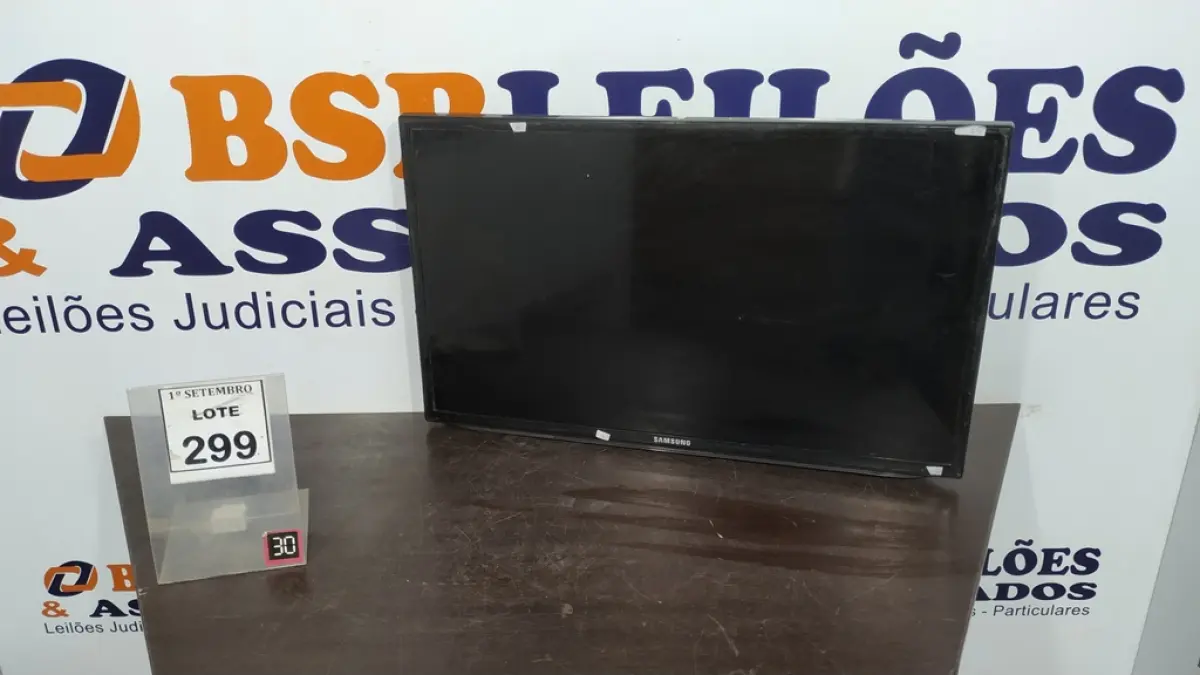 01 TV LCD 32’’ MARCA SAMSUNG. (NO ESTADO) ATENÇÃO! FAZER A VISITAÇÃO ANTES DE ARREMATAR, NÃO SABEMOS SE FUNCIONA, LEILÃO NÃO TEM GARANTIA E NEM DEVOLUÇÃO, SUJEITO A POSSÍVEIS AVARIAS VISÍVEIS/OCULTAS E/OU AUSÊNCIA DE COMPONENTES.