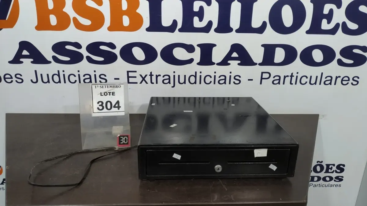 01 GAVETA DE DINHEIRO. (NO ESTADO) ATENÇÃO! FAZER A VISITAÇÃO ANTES DE ARREMATAR, NÃO SABEMOS SE FUNCIONA, LEILÃO NÃO TEM GARANTIA E NEM DEVOLUÇÃO, SUJEITO A POSSÍVEIS AVARIAS VISÍVEIS/OCULTAS E/OU AUSÊNCIA DE COMPONENTES.