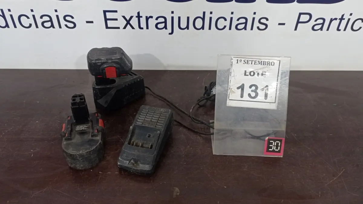 02 BATERIAS DE PARAFUSADEIRA E 02 CARREGADORES. (NO ESTADO) ATENÇÃO! FAZER A VISITAÇÃO ANTES DE ARREMATAR, NÃO SABEMOS SE FUNCIONA, LEILÃO NÃO TEM GARANTIA E NEM DEVOLUÇÃO, SUJEITO A POSSÍVEIS AVARIAS VISÍVEIS/OCULTAS E/OU AUSÊNCIA DE COMPONENTES.