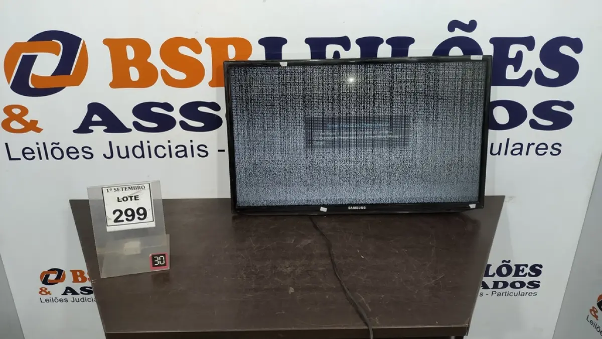 01 TV LCD 32’’ MARCA SAMSUNG. (NO ESTADO) ATENÇÃO! FAZER A VISITAÇÃO ANTES DE ARREMATAR, NÃO SABEMOS SE FUNCIONA, LEILÃO NÃO TEM GARANTIA E NEM DEVOLUÇÃO, SUJEITO A POSSÍVEIS AVARIAS VISÍVEIS/OCULTAS E/OU AUSÊNCIA DE COMPONENTES.
