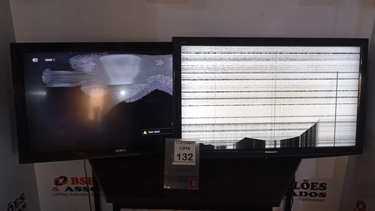 01 TV LCD 42’’ MARCA PANASONIC E 01 TV LCD 40’’ MARCA SONY COM AVARIAS. (NO ESTADO) ATENÇÃO! FAZER A VISITAÇÃO ANTES DE ARREMATAR, NÃO SABEMOS SE FUNCIONA, LEILÃO NÃO TEM GARANTIA E NEM DEVOLUÇÃO, SUJEITO A POSSÍVEIS AVARIAS VISÍVEIS/OCULTAS E/OU AUSÊNCIA DE COMPONENTES.