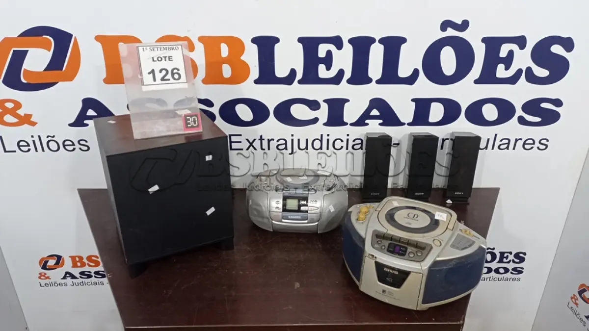 LOTE 126 - 02 RÁDIOS MICRO SYSTEM PORTÁTEIS, 03 MINIS CAIXAS DE SOM E 01 SUBWOOFER. (NO ESTADO) ATENÇÃO! FAZER A VISITAÇÃO ANTES DE ARREMATAR, NÃO SABEMOS SE FUNCIONA, LEILÃO NÃO TEM GARANTIA E NEM DEVOLUÇÃO, SUJEITO A POSSÍVEIS AVARIAS VISÍVEIS/OCULTAS E/OU AUSÊNCIA DE COMPONENTES.