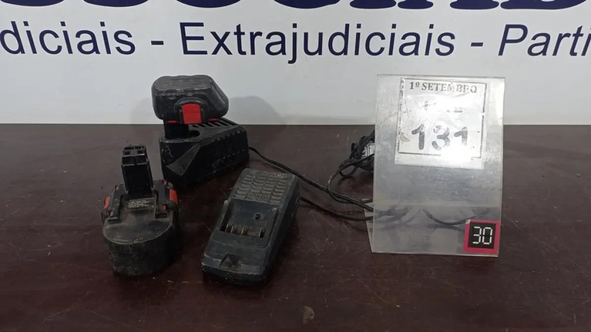 02 BATERIAS DE PARAFUSADEIRA E 02 CARREGADORES. (NO ESTADO) ATENÇÃO! FAZER A VISITAÇÃO ANTES DE ARREMATAR, NÃO SABEMOS SE FUNCIONA, LEILÃO NÃO TEM GARANTIA E NEM DEVOLUÇÃO, SUJEITO A POSSÍVEIS AVARIAS VISÍVEIS/OCULTAS E/OU AUSÊNCIA DE COMPONENTES.