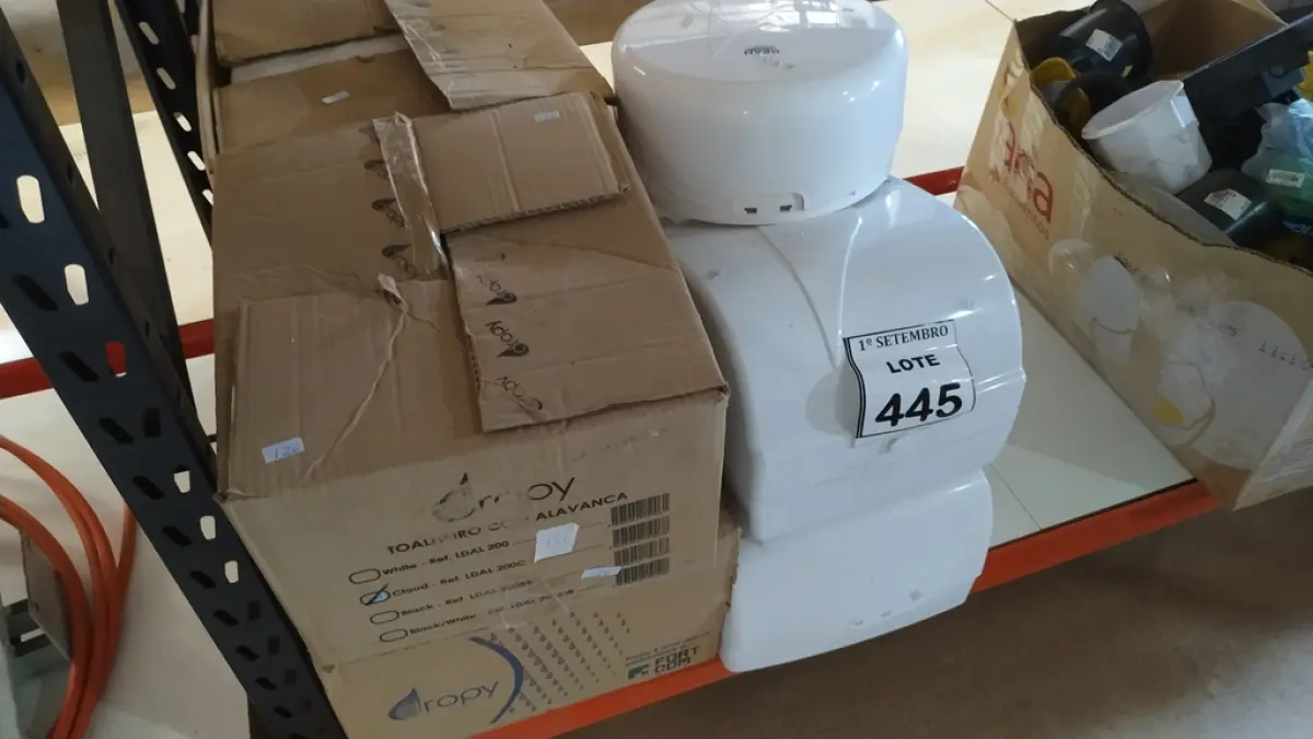 01 LOTE COM VÁRIOS DISPENSADORES DE PAPEL. (NO ESTADO) ATENÇÃO! FAZER A VISITAÇÃO ANTES DE ARREMATAR, NÃO SABEMOS SE FUNCIONA, LEILÃO NÃO TEM GARANTIA E NEM DEVOLUÇÃO, SUJEITO A POSSÍVEIS AVARIAS VISÍVEIS/OCULTAS E/OU AUSÊNCIA DE COMPONENTES.