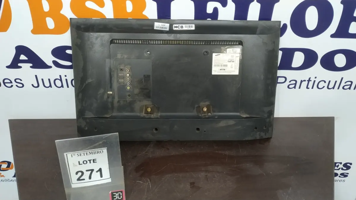 01 TV LCD 32’’ MARCA SAMSUNG. (NO ESTADO) ATENÇÃO! FAZER A VISITAÇÃO ANTES DE ARREMATAR, NÃO SABEMOS SE FUNCIONA, LEILÃO NÃO TEM GARANTIA E NEM DEVOLUÇÃO, SUJEITO A POSSÍVEIS AVARIAS VISÍVEIS/OCULTAS E/OU AUSÊNCIA DE COMPONENTES.