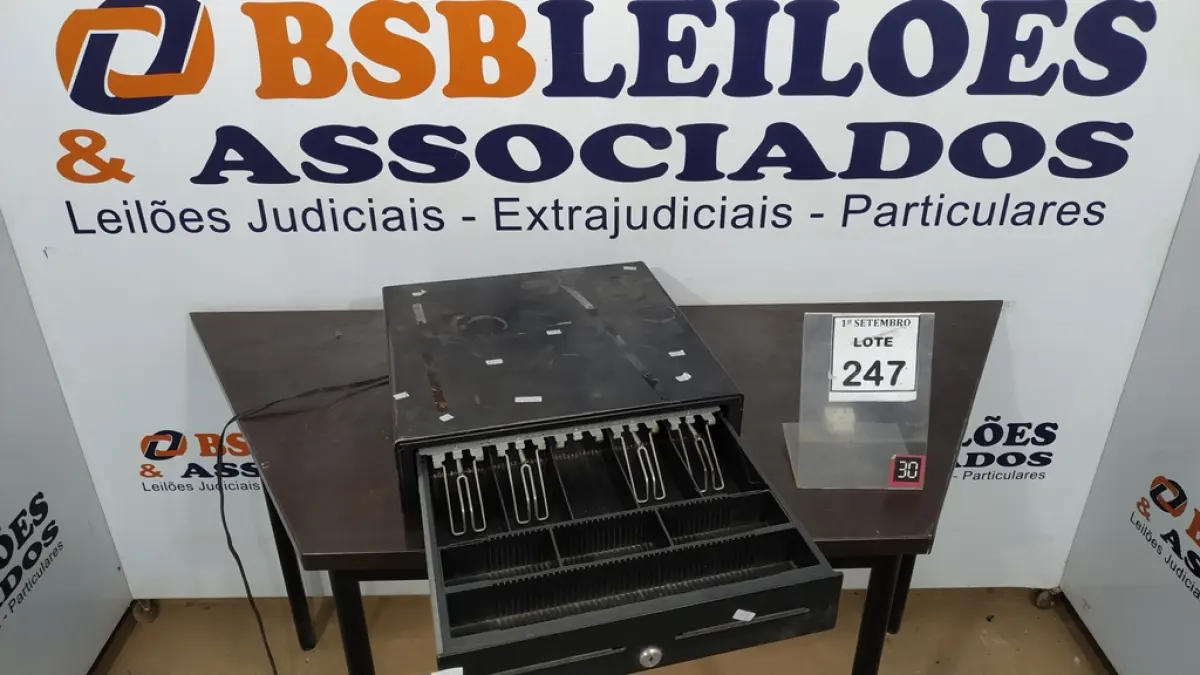 01 GAVETA DE DINHEIRO. (NO ESTADO) ATENÇÃO! FAZER A VISITAÇÃO ANTES DE ARREMATAR, NÃO SABEMOS SE FUNCIONA, LEILÃO NÃO TEM GARANTIA E NEM DEVOLUÇÃO, SUJEITO A POSSÍVEIS AVARIAS VISÍVEIS/OCULTAS E/OU AUSÊNCIA DE COMPONENTES.