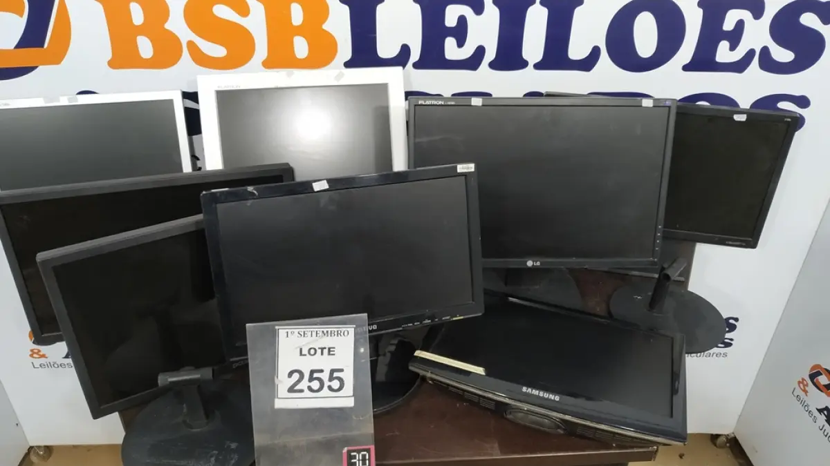 08 MONITORES DE MARCAS E MODELOS DIVERSOS. (NO ESTADO) ATENÇÃO! FAZER A VISITAÇÃO ANTES DE ARREMATAR, NÃO SABEMOS SE FUNCIONA, LEILÃO NÃO TEM GARANTIA E NEM DEVOLUÇÃO, SUJEITO A POSSÍVEIS AVARIAS VISÍVEIS/OCULTAS E/OU AUSÊNCIA DE COMPONENTES