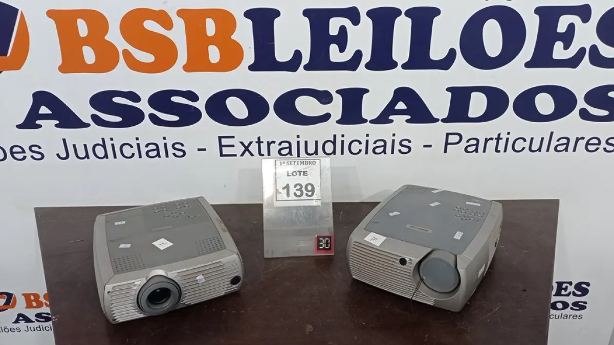 02 PROJETORES MARCA INFOCUS. (NO ESTADO) ATENÇÃO! FAZER A VISITAÇÃO ANTES DE ARREMATAR, NÃO SABEMOS SE FUNCIONA, LEILÃO NÃO TEM GARANTIA E NEM DEVOLUÇÃO, SUJEITO A POSSÍVEIS AVARIAS VISÍVEIS/OCULTAS E/OU AUSÊNCIA DE COMPONENTES.