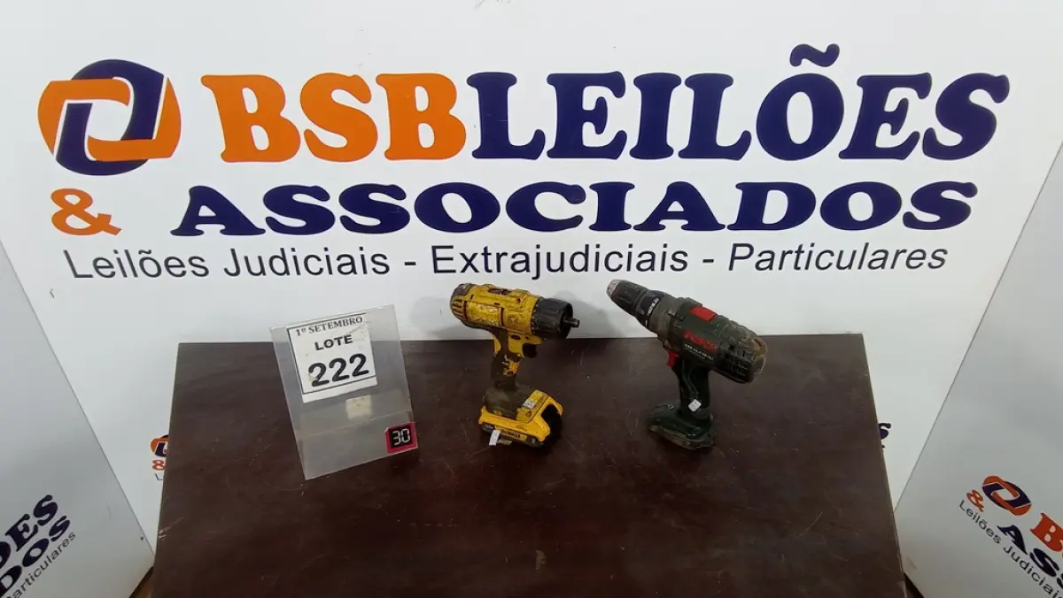 02 PARAFUSADEIRAS. (NO ESTADO) ATENÇÃO! FAZER A VISITAÇÃO ANTES DE ARREMATAR, NÃO SABEMOS SE FUNCIONA, LEILÃO NÃO TEM GARANTIA E NEM DEVOLUÇÃO, SUJEITO A POSSÍVEIS AVARIAS VISÍVEIS/OCULTAS E/OU AUSÊNCIA DE COMPONENTES