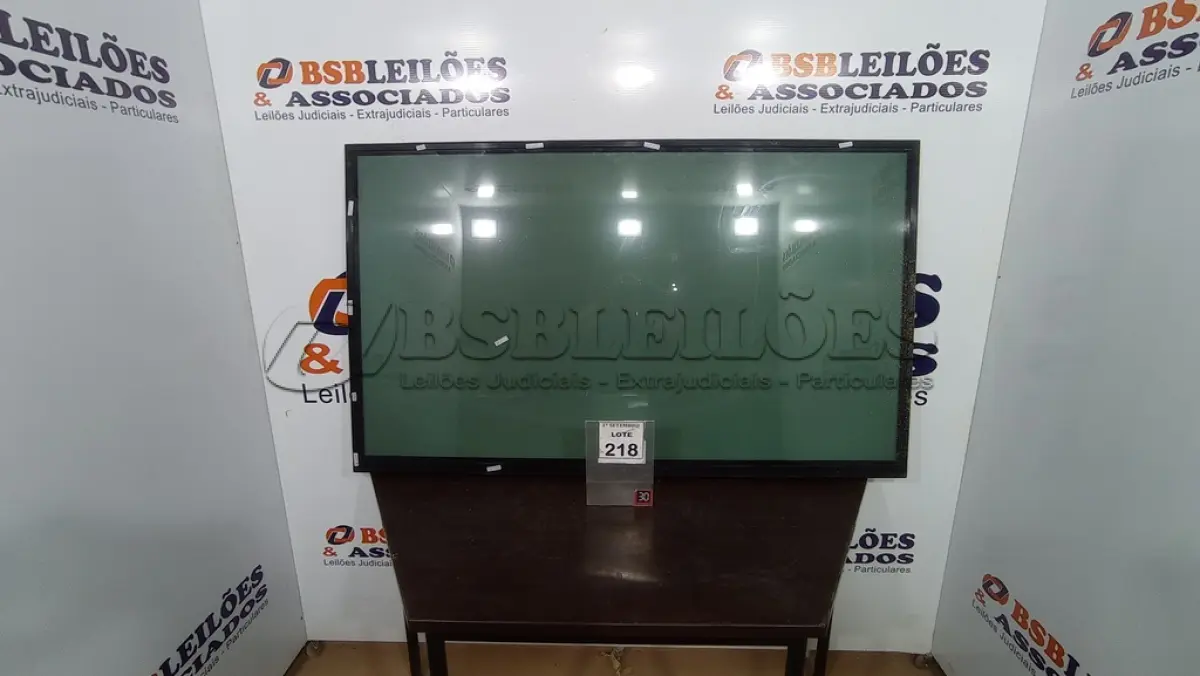 LOTE 218 - 01 TV LCD 60’’ MARCA LG. (NO ESTADO) ATENÇÃO! FAZER A VISITAÇÃO ANTES DE ARREMATAR, NÃO SABEMOS SE FUNCIONA, LEILÃO NÃO TEM GARANTIA E NEM DEVOLUÇÃO, SUJEITO A POSSÍVEIS AVARIAS VISÍVEIS/OCULTAS E/OU AUSÊNCIA DE COMPONENTES