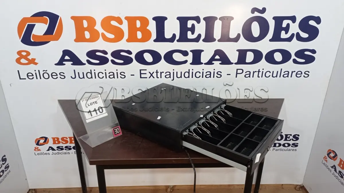 LOTE 110 - 01 GAVETA DE DINHEIRO. (NO ESTADO) ATENÇÃO! FAZER A VISITAÇÃO ANTES DE ARREMATAR, NÃO SABEMOS SE FUNCIONA, LEILÃO NÃO TEM GARANTIA E NEM DEVOLUÇÃO, SUJEITO A POSSÍVEIS AVARIAS VISÍVEIS/OCULTAS E/OU AUSÊNCIA DE COMPONENTES.