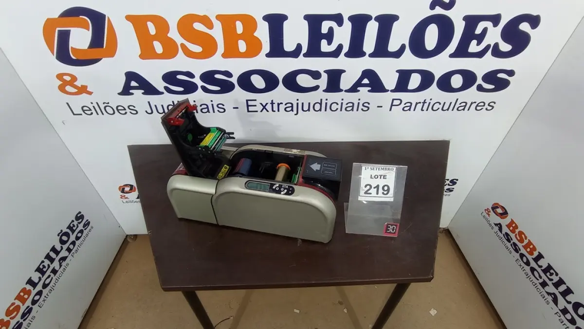 01 IMPRESSORA DE CRACHÁ. (NO ESTADO) ATENÇÃO! FAZER A VISITAÇÃO ANTES DE ARREMATAR, NÃO SABEMOS SE FUNCIONA, LEILÃO NÃO TEM GARANTIA E NEM DEVOLUÇÃO, SUJEITO A POSSÍVEIS AVARIAS VISÍVEIS/OCULTAS E/OU AUSÊNCIA DE COMPONENTES.