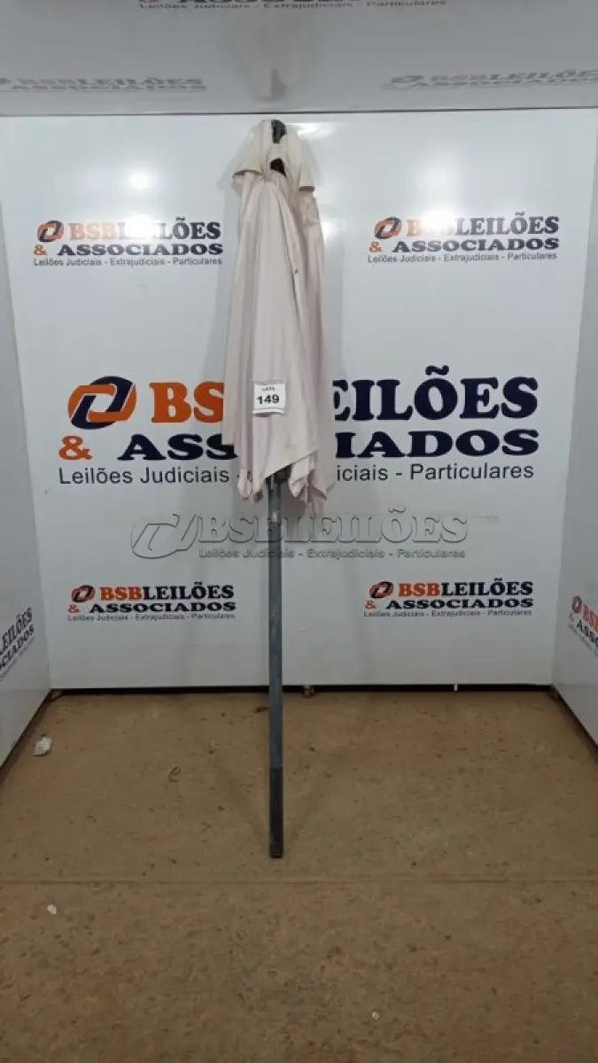 LOTE 149 - 01 GUARDA SOL. (NO ESTADO EM QUE SE ENCONTRA. SUJEITO A AVARIAS OCULTAS/VISÍVEIS.) BH1638M