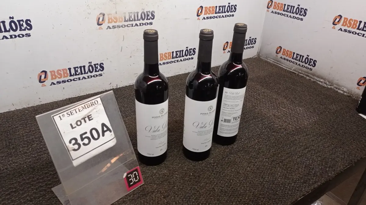 03 GARRAFAS DE VINHO TINTO VALA REAL PORTUGUÊS SAFRA 2019 750ML. (NO ESTADO) ATENÇÃO! FAZER A VISITAÇÃO ANTES DE ARREMATAR, NÃO SABEMOS SE FUNCIONA, LEILÃO NÃO TEM GARANTIA E NEM DEVOLUÇÃO, SUJEITO A POSSÍVEIS AVARIAS VISÍVEIS/OCULTAS E/OU AUSÊNCIA DE COMPONENTES.
