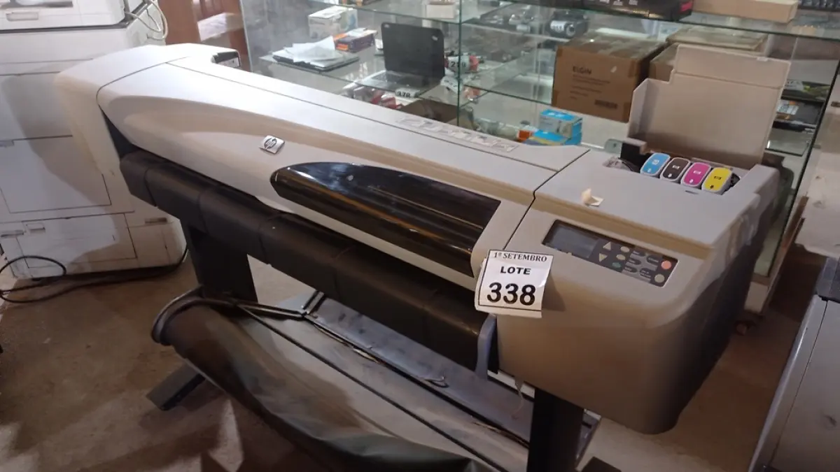 01 PLOTTER MARCA HP MODELO DESIGNJET 500. (NO ESTADO) ATENÇÃO! FAZER A VISITAÇÃO ANTES DE ARREMATAR, NÃO SABEMOS SE FUNCIONA, LEILÃO NÃO TEM GARANTIA E NEM DEVOLUÇÃO, SUJEITO A POSSÍVEIS AVARIAS VISÍVEIS/OCULTAS E/OU AUSÊNCIA DE COMPONENTES.