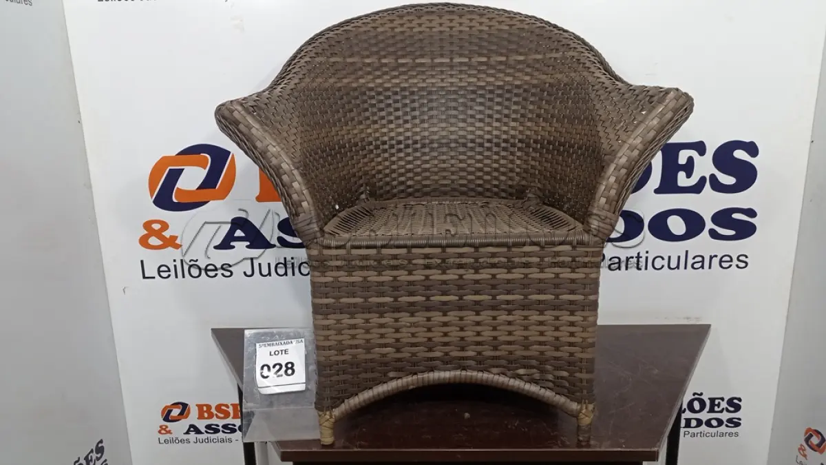 LOTE 028 - 01 CADEIRA DE JARDIM. (NO ESTADO EM QUE SE ENCONTRA. SUJEITO A AVARIAS OCULTAS/VISÍVEIS.) AV9336E