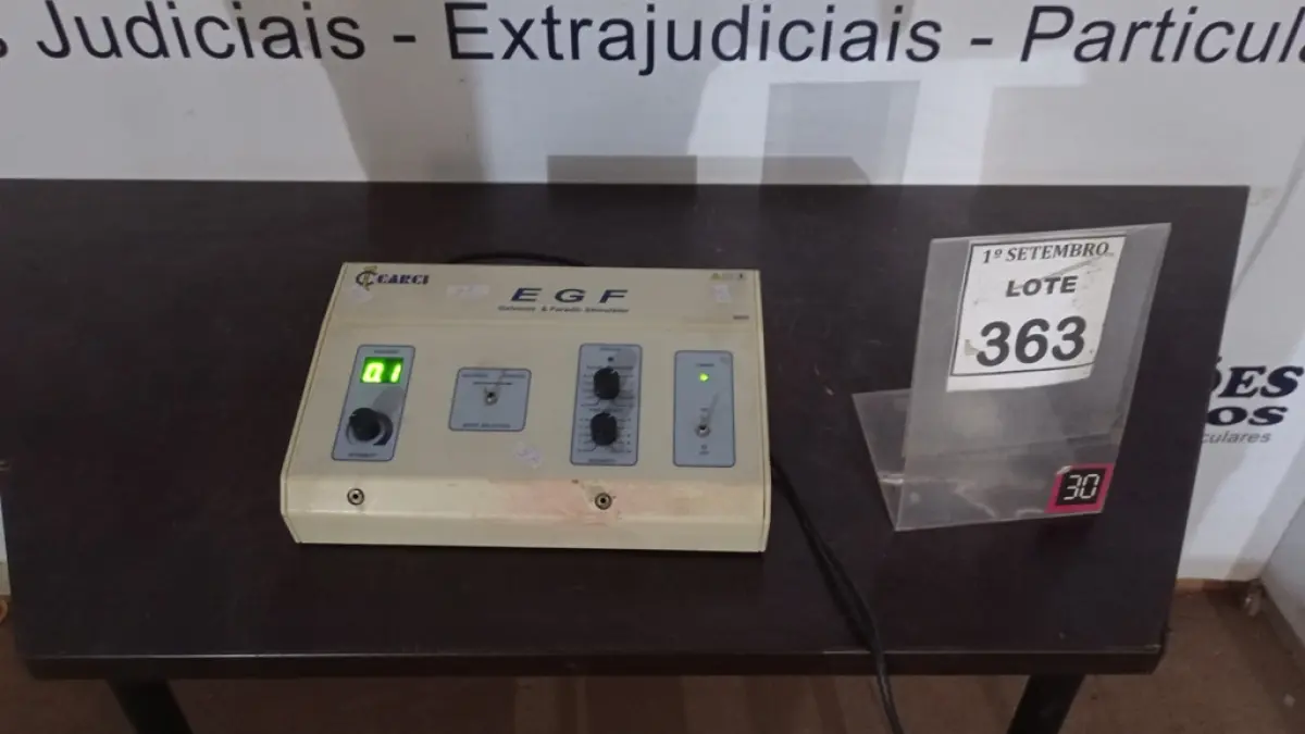 01 EQUIPAMENTO ESTIMULADOR GALVÂNICO E FARÁDICO EGF MARCA CARCI. (NO ESTADO) ATENÇÃO! FAZER A VISITAÇÃO ANTES DE ARREMATAR, NÃO SABEMOS SE FUNCIONA, LEILÃO NÃO TEM GARANTIA E NEM DEVOLUÇÃO, SUJEITO A POSSÍVEIS AVARIAS VISÍVEIS/OCULTAS E/OU AUSÊNCIA DE COMPONENTES.
