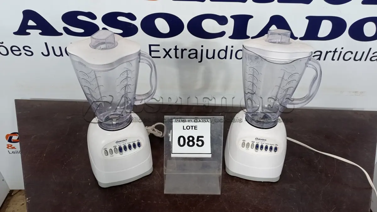 LOTE 085 - 02 LIQUIDIFICADORES OSTERRIZER 110V. (NO ESTADO EM QUE SE ENCONTRA. SUJEITO A AVARIAS OCULTAS/VISÍVEIS.) 