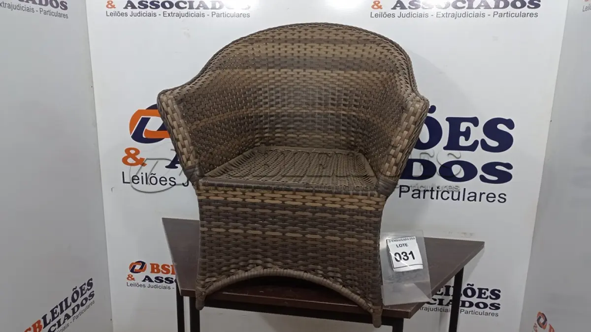 LOTE 031 - 01 POLTRONA DE JARDIM. (NO ESTADO EM QUE SE ENCONTRA. SUJEITO A AVARIAS OCULTAS/VISÍVEIS.) BF8576L