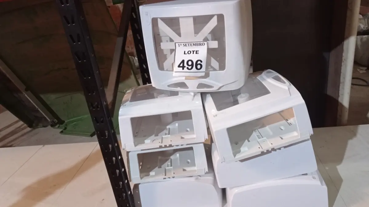 08 DISPENSES DE PAPEL. (NO ESTADO) ATENÇÃO! FAZER A VISITAÇÃO ANTES DE ARREMATAR, NÃO SABEMOS SE FUNCIONA. LEILÃO NÃO TEM GARANTIA E NEM DEVOLUÇÃO, SUJEITO A POSSÍVEIS AVARIAS VISÍVEIS/OCULTAS E/OU AUSÊNCIA DE COMPONENTES.