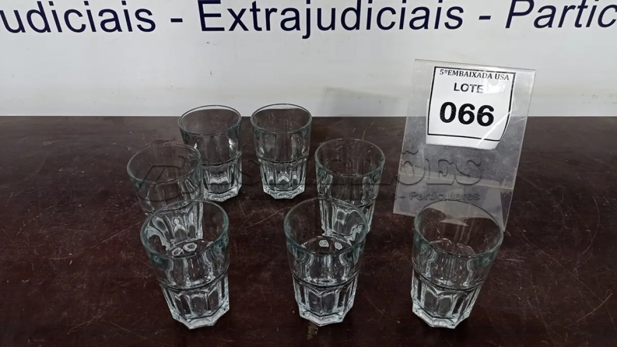 LOTE 066 - 07 COPOS DE VIDRO. (NO ESTADO EM QUE SE ENCONTRA. SUJEITO A AVARIAS OCULTAS/VISÍVEIS.)