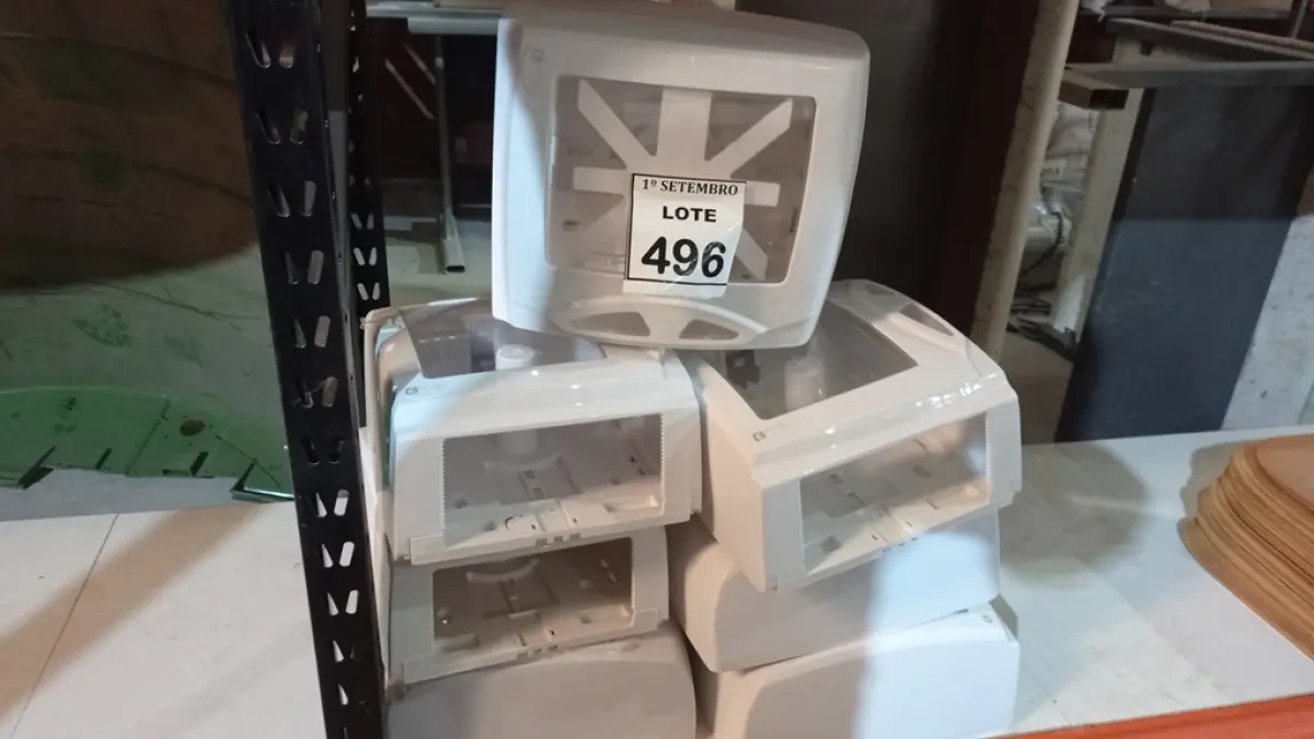 08 DISPENSES DE PAPEL. (NO ESTADO) ATENÇÃO! FAZER A VISITAÇÃO ANTES DE ARREMATAR, NÃO SABEMOS SE FUNCIONA. LEILÃO NÃO TEM GARANTIA E NEM DEVOLUÇÃO, SUJEITO A POSSÍVEIS AVARIAS VISÍVEIS/OCULTAS E/OU AUSÊNCIA DE COMPONENTES.