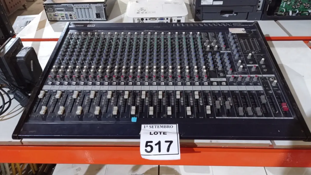 01 MESA AMPLIFICADORA DE SOM COM FONTE. (NO ESTADO) ATENÇÃO! FAZER A VISITAÇÃO ANTES DE ARREMATAR, NÃO SABEMOS SE FUNCIONA. LEILÃO NÃO TEM GARANTIA E NEM DEVOLUÇÃO, SUJEITO A POSSÍVEIS AVARIAS VISÍVEIS/OCULTAS E/OU AUSÊNCIA DE COMPONENTES.