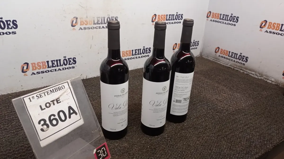 03 GARRAFAS DE VINHO TINTO VALA REAL PORTUGUÊS SAFRA 2019 750ML. (NO ESTADO) ATENÇÃO! FAZER A VISITAÇÃO ANTES DE ARREMATAR, NÃO SABEMOS SE FUNCIONA, LEILÃO NÃO TEM GARANTIA E NEM DEVOLUÇÃO, SUJEITO A POSSÍVEIS AVARIAS VISÍVEIS/OCULTAS E/OU AUSÊNCIA DE COMPONENTES.