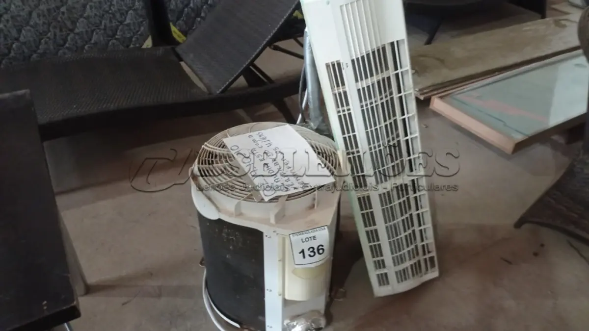 LOTE 136 - 01 AR CONDICIONADO SPRINGER 18.000BTUS. (NO ESTADO EM QUE SE ENCONTRA. SUJEITO A AVARIAS OCULTAS/VISÍVEIS.) BF8498R
