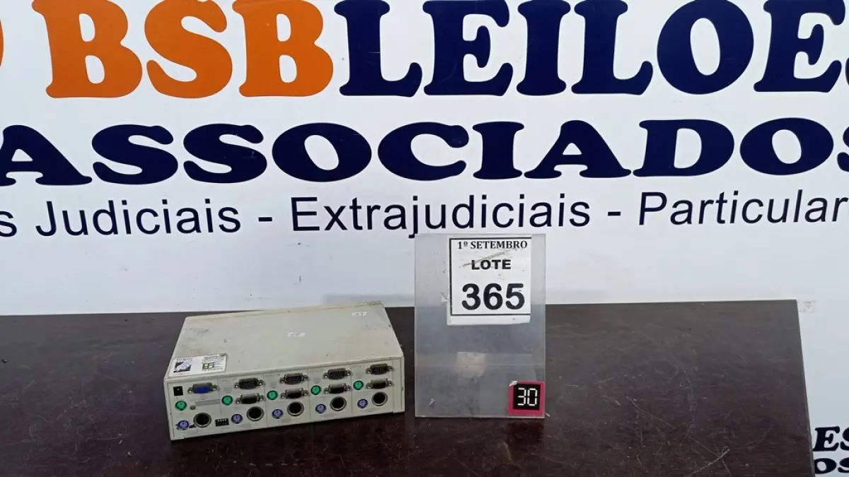 01 SWITCH KVM ATEM MASTER VIEW. (NO ESTADO) ATENÇÃO! FAZER A VISITAÇÃO ANTES DE ARREMATAR, NÃO SABEMOS SE FUNCIONA, LEILÃO NÃO TEM GARANTIA E NEM DEVOLUÇÃO, SUJEITO A POSSÍVEIS AVARIAS VISÍVEIS/OCULTAS E/OU AUSÊNCIA DE COMPONENTES.