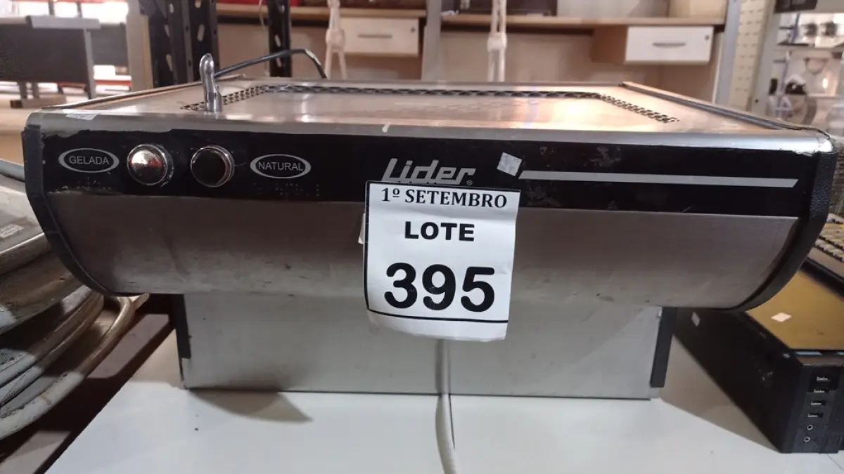 01 BEBEDOURO EM INOX MARCA LÍDER. (NO ESTADO) ATENÇÃO! FAZER A VISITAÇÃO ANTES DE ARREMATAR, NÃO SABEMOS SE FUNCIONA. LEILÃO NÃO TEM GARANTIA E NEM DEVOLUÇÃO, SUJEITO A POSSÍVEIS AVARIAS VISÍVEIS/OCULTAS E/OU AUSÊNCIA DE COMPONENTES.