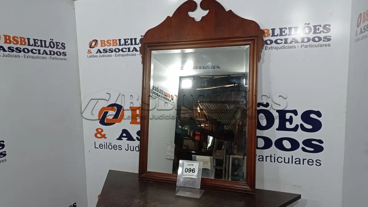 LOTE 096 - 01 ESPELHO. (NO ESTADO EM QUE SE ENCONTRA. SUJEITO A AVARIAS OCULTAS/VISÍVEIS.) AV9864P