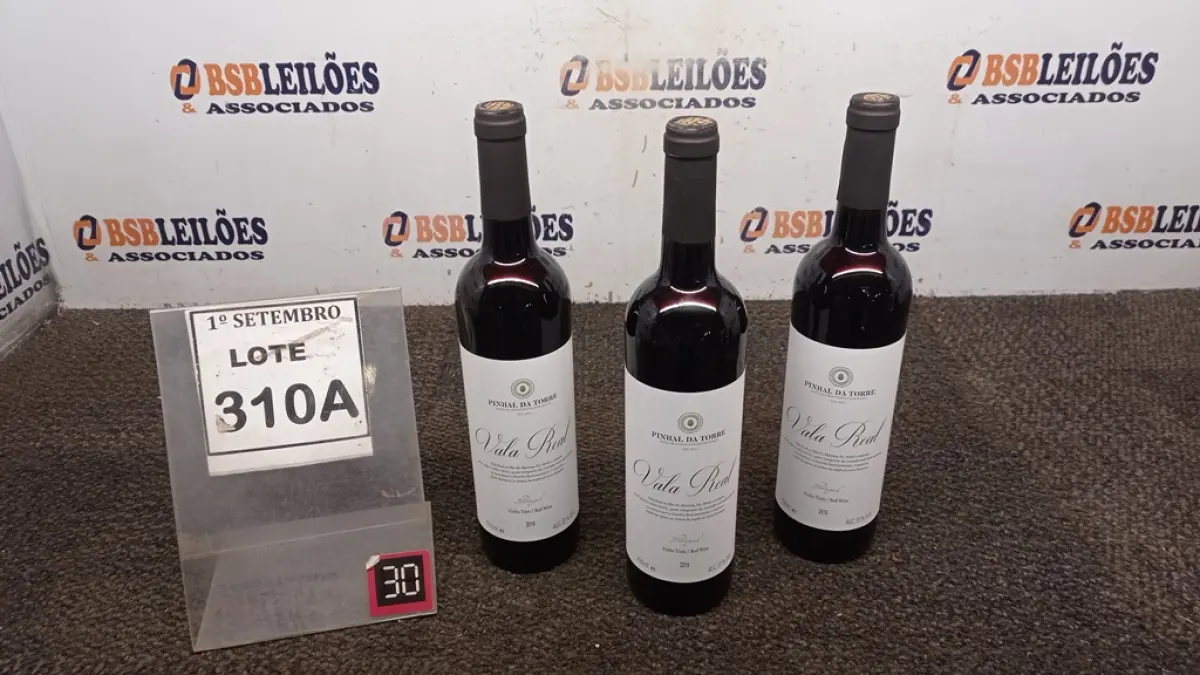 03 GARRAFAS DE VINHO TINTO VALA REAL PORTUGUÊS SAFRA 2019 750ML. (NO ESTADO) ATENÇÃO! FAZER A VISITAÇÃO ANTES DE ARREMATAR, NÃO SABEMOS SE FUNCIONA, LEILÃO NÃO TEM GARANTIA E NEM DEVOLUÇÃO, SUJEITO A POSSÍVEIS AVARIAS VISÍVEIS/OCULTAS E/OU AUSÊNCIA DE COMPONENTES.