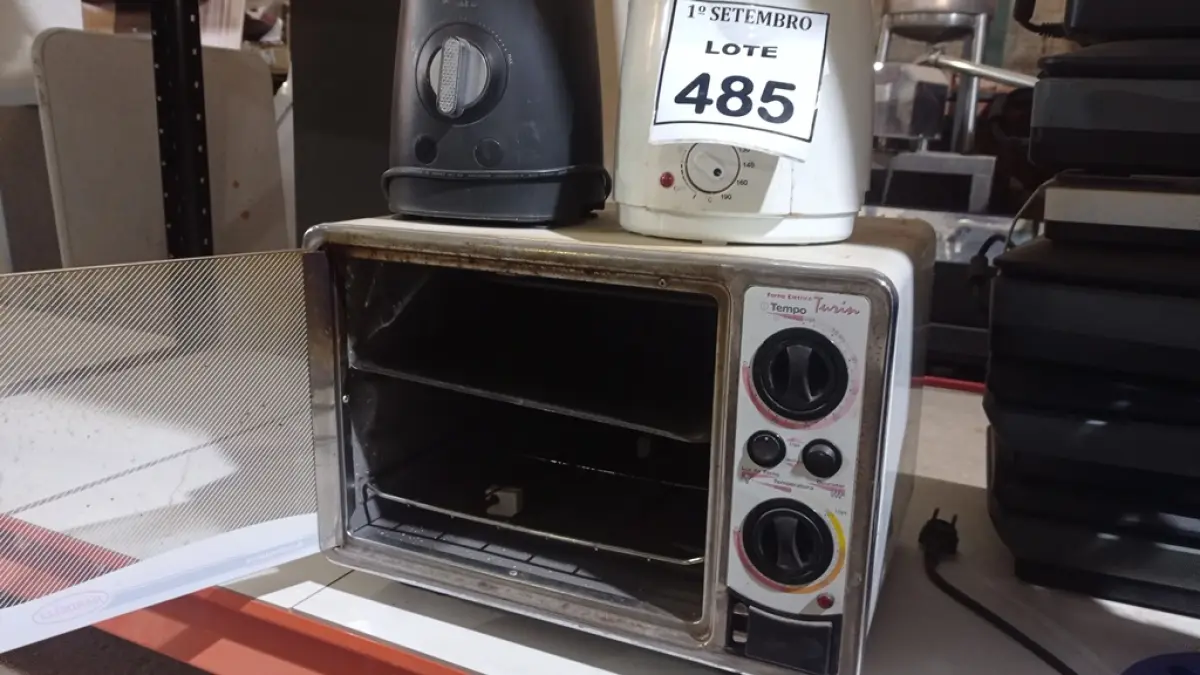 01 FORNO ELÉTRICO, 01 BASE DE LIQUIDIFICADOR E 01 FRITADEIRA ELÉTRICA. (NO ESTADO) ATENÇÃO! FAZER A VISITAÇÃO ANTES DE ARREMATAR, NÃO SABEMOS SE FUNCIONA, LEILÃO NÃO TEM GARANTIA E NEM DEVOLUÇÃO, SUJEITO A POSSÍVEIS AVARIAS VISÍVEIS/OCULTAS E/OU AUSÊNCIA DE COMPONENTES.