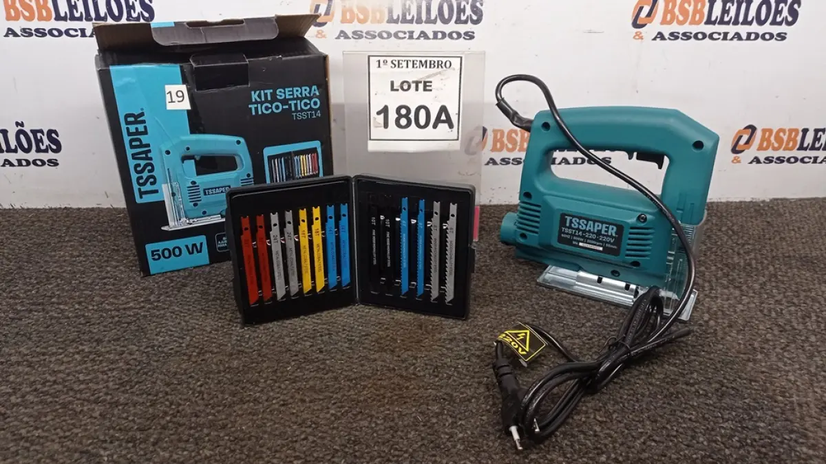 01 KIT SERRA TICO-TICO 220V 500W + MALETA COM 14 SERRAS PARA MEDEIRA E METAL. (NO ESTADO) ATENÇÃO! FAZER A VISITAÇÃO ANTES DE ARREMATAR, NÃO SABEMOS SE FUNCIONA, LEILÃO NÃO TEM GARANTIA E NEM DEVOLUÇÃO, SUJEITO A POSSÍVEIS AVARIAS VISÍVEIS/OCULTAS E/OU AUSÊNCIA DE COMPONENTES.